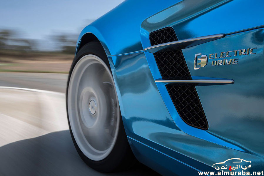 مرسيدس بنز اس ال اس الكوبيه الزرقاء سعرها يقترب من نصف مليون دولار Mercedes-Benz SLS AMG 4
